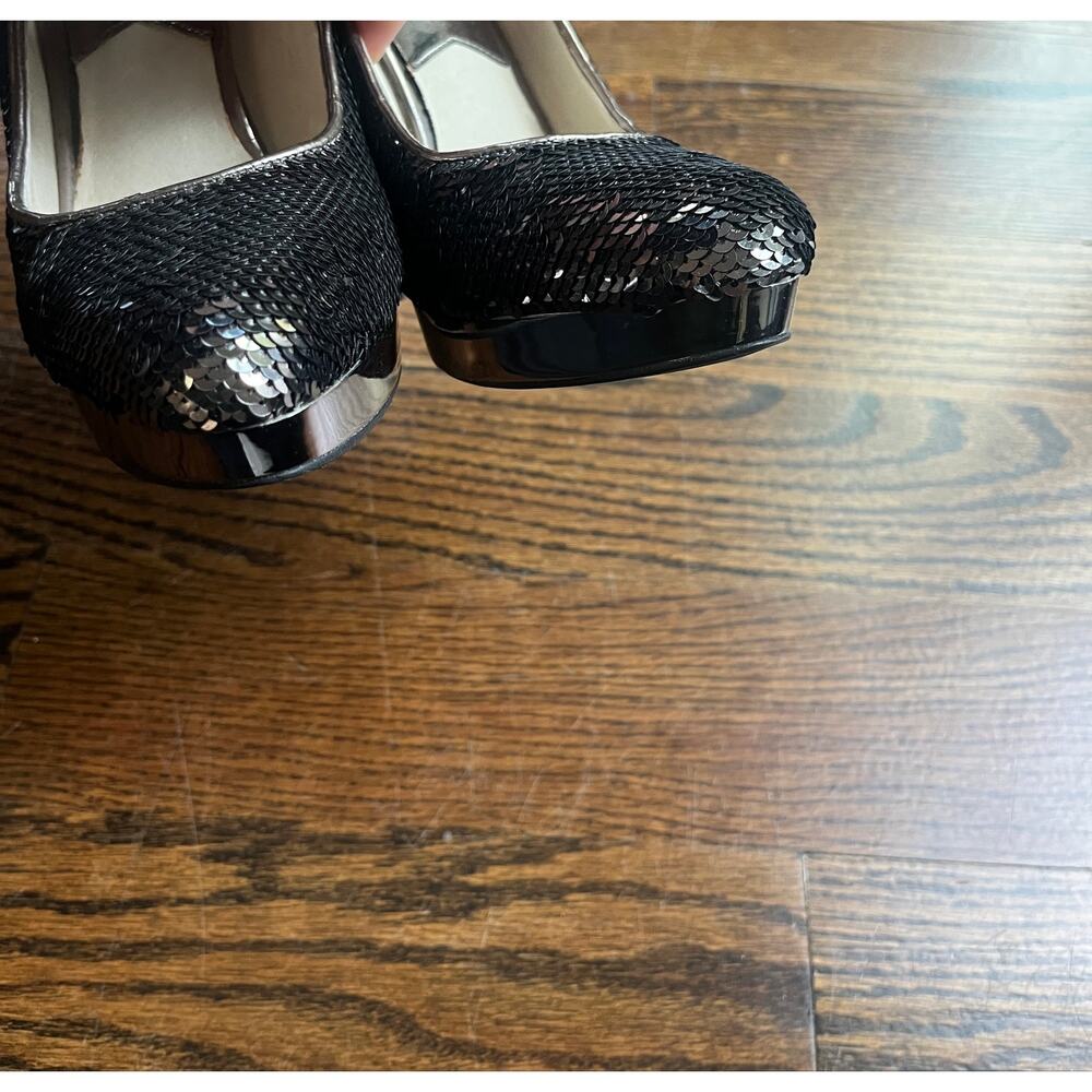 Michael KORS YORK Gunmetal Sequined Platform Logo Pumps Shoes Sz. 7 - Picture 6 of 8